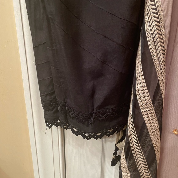 This is Pakistani top brand Asim Jofa 3 piece suite. - Picture 7 of 8